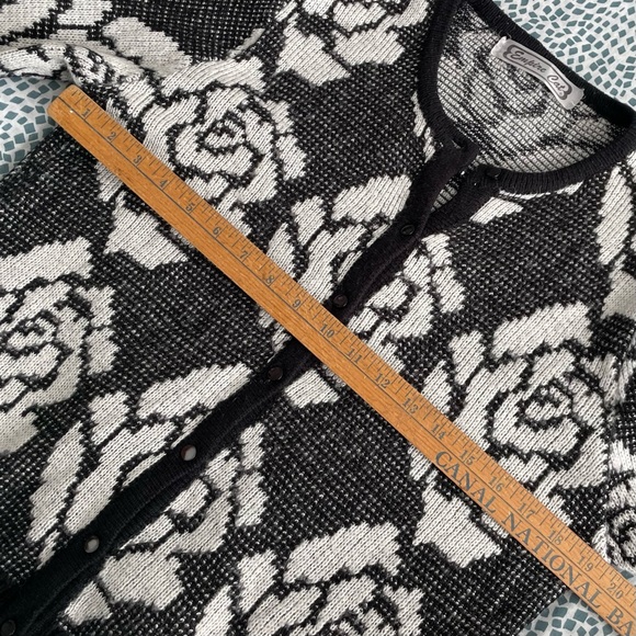 Empire Cat Black & White Floral Rose Knit Cardigan Sweater Medium Button Down - Picture 7 of 10